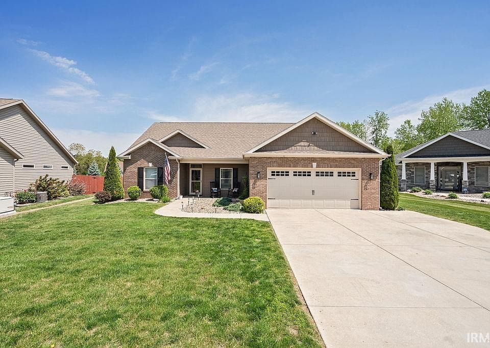1st image of 1736 Pond View Dr