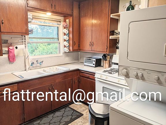 3rd image of 1027 Yale St Floor 2