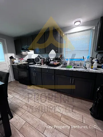 400 Knickerbocker Ave — Photo 4