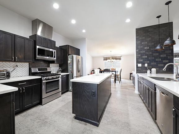 5th image of 2351 Emmy Dr
