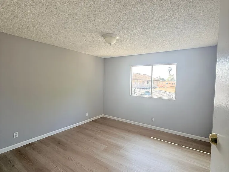 927 S Charlotte Ave — Photo 9