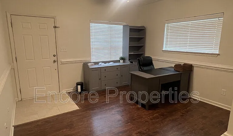821 Central Park Dr — Photo 5