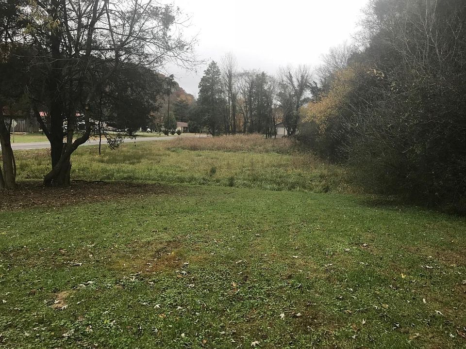 Large Lot! Close to I24