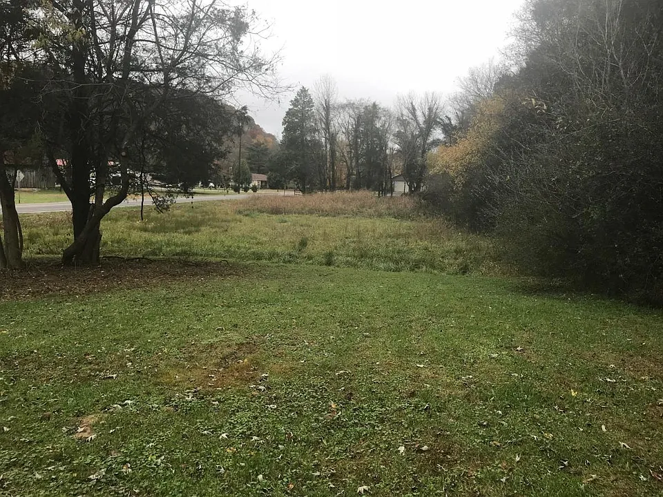 Large Lot! Close to I24