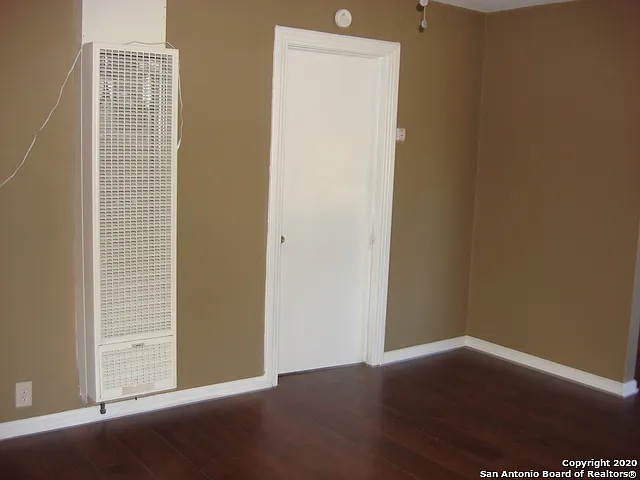 2 bed, 1.0 bath, 744 sqft, $1,100 — Photo 2