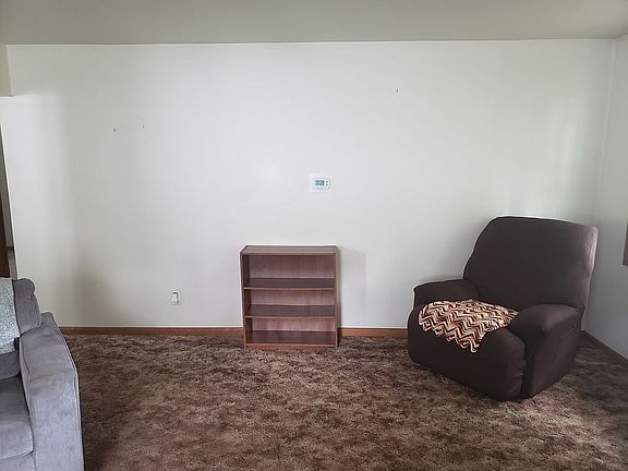 5th image of 723 Emerson Dr