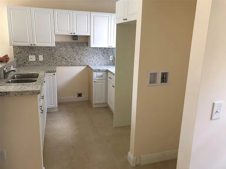 1565 NW 47th St #1 — Photo 3