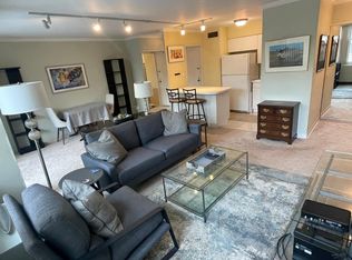 30 E Elm St APT 4F, Chicago, IL 60611