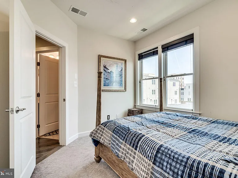 1133 S Monroe St — Photo 22
