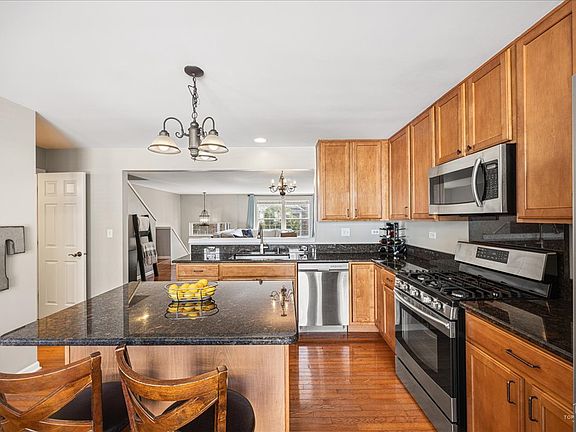 5th image of 2517 Emily Ln