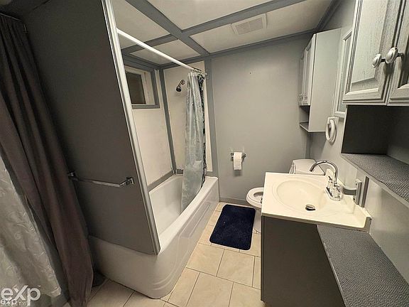 5th image of 704 Bay Rd