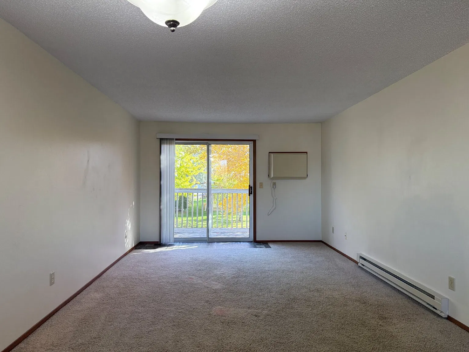 3 bed, 2.0 bath, 1736 sqft, $1,700 — Photo 2