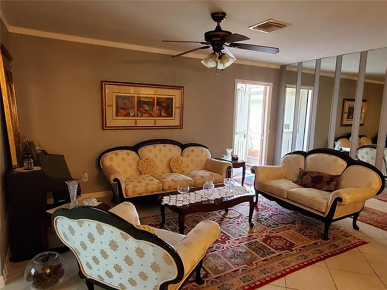 403 Finchley Ct #B — Photo 5