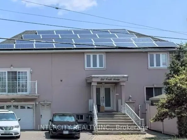 222 Combe Ave #2, Toronto, ON M3H 4K5