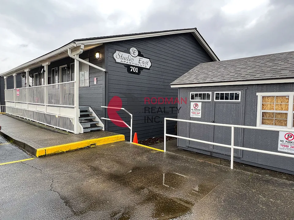 Studio East Apartments