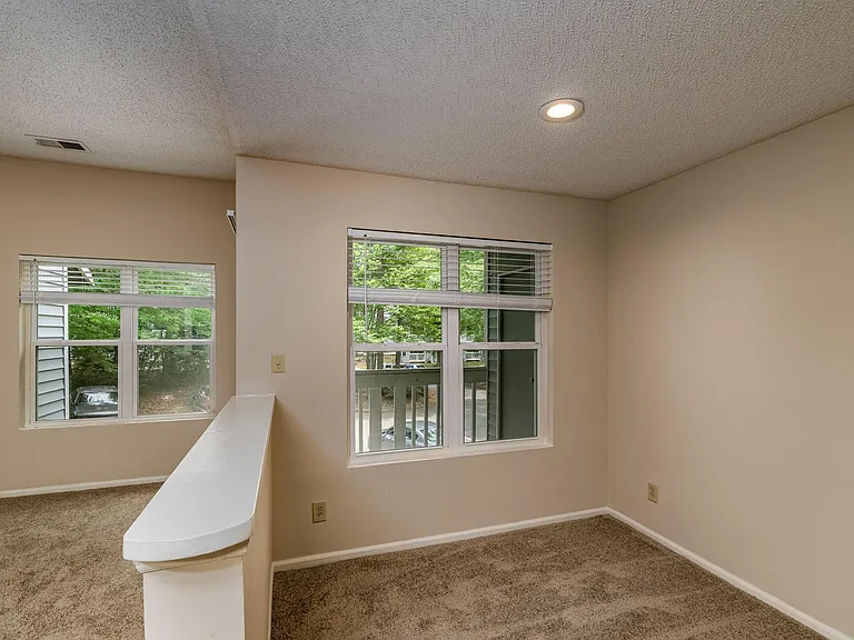 Argyle Place Apartment Homes — Photo 31