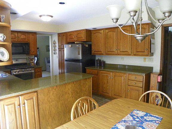 3rd image of 1212 Lakeridge Ct