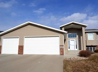 2451 Pointe Loop, Bismarck, ND 58503