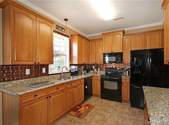 4th image of 106 N Audubon Ave