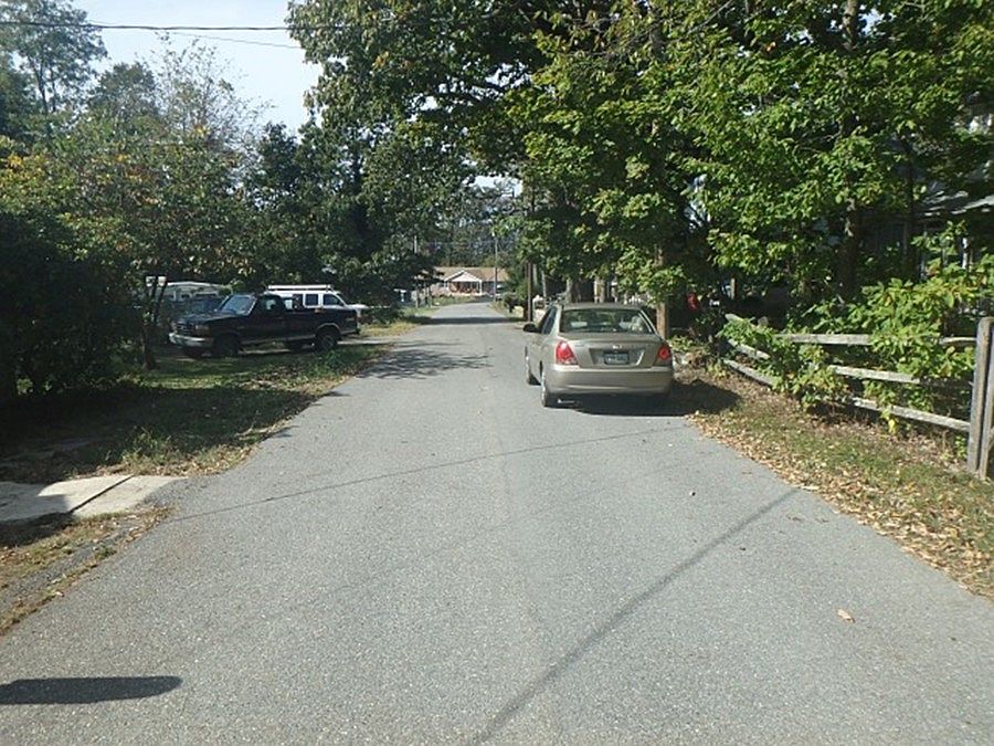 2nd image of 24813 Linden Ave