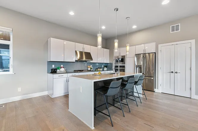 11214 NE 68th St — Photo 18