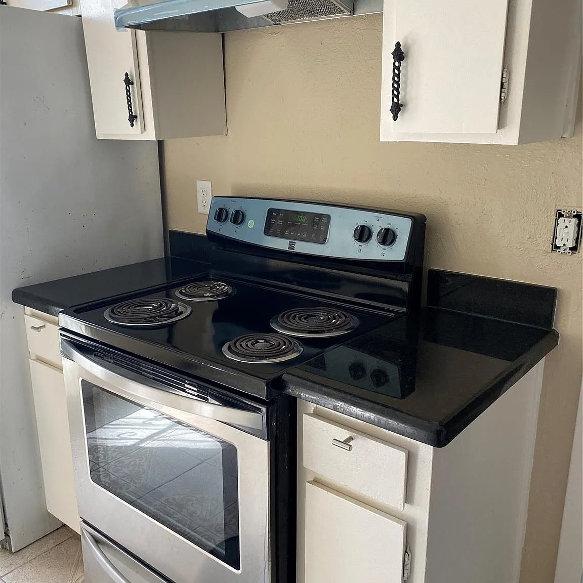 2 bed, 1.5 bath, 1122 sqft, $1,200 — Photo 2