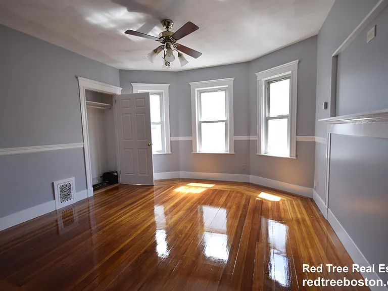 121 Lowell St #121 — Photo 2
