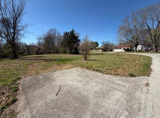 3240 W Edward Street, Springfield, MO 65810