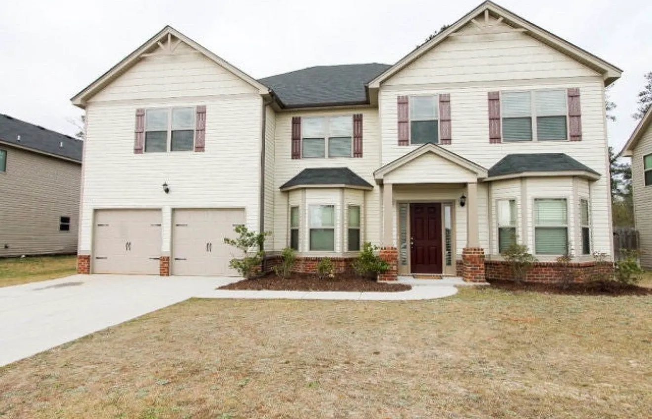 6 bed, 4381 sqft, $850 — Photo 1