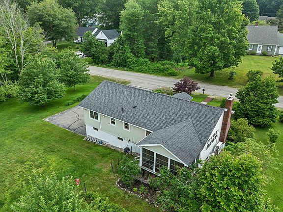 3rd image of 6 Bassett Road