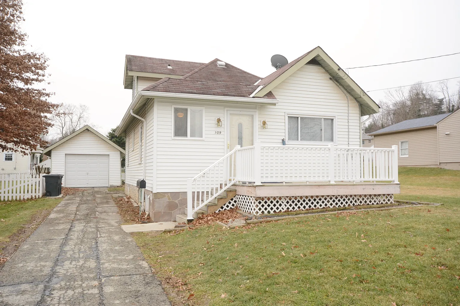 109 4th St photo 1