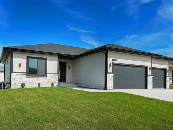 17983 Townsend Dr, Clive, IA 50325