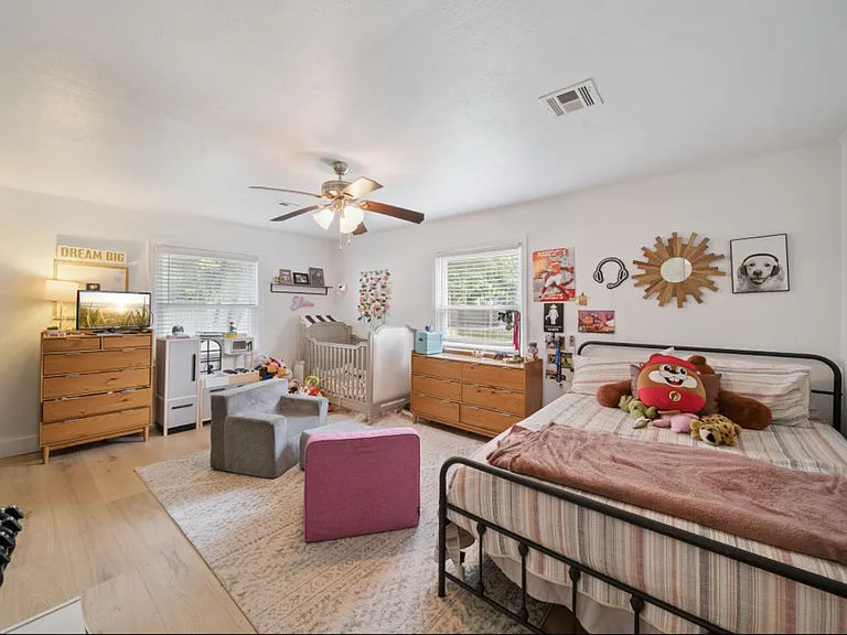 403 E Freeport St — Photo 10
