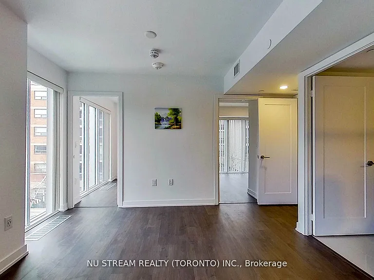 50 McCaul St #405 — Photo 16