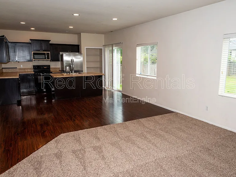 2530 193rd St E — Photo 4