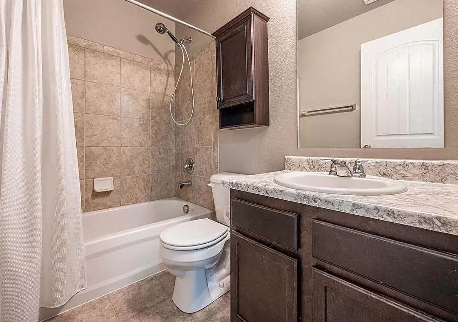 ** Rent Reduced To $2,495 ** 1 Month Free Rent If Leased By 10/01/2026 - Single Family Home For Rent — Photo 2