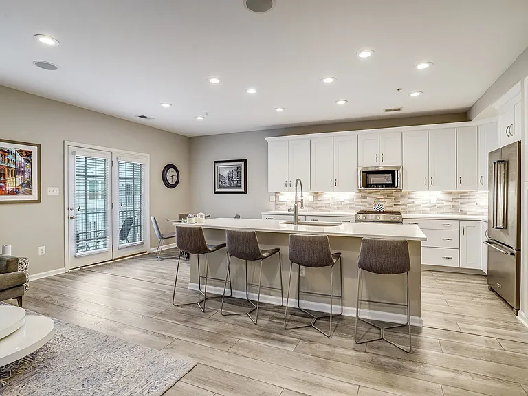 358 Urban Ave #358 — Photo 5