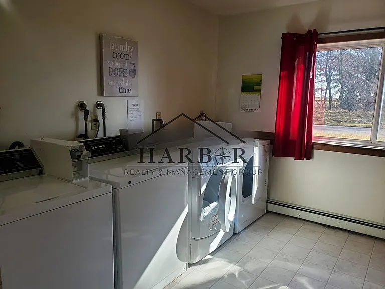 Valley View Apartments — Photo 20