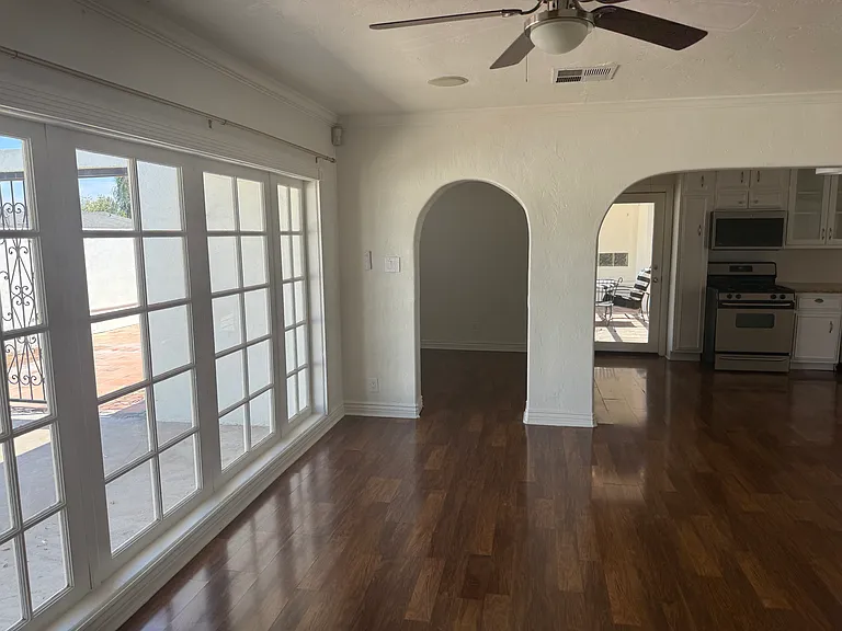 701 W Lewis Ave — Photo 8