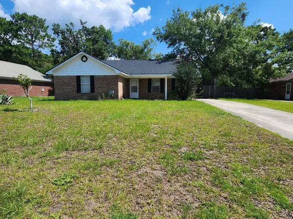1060 Desert Shield St, Hinesville, GA 31313