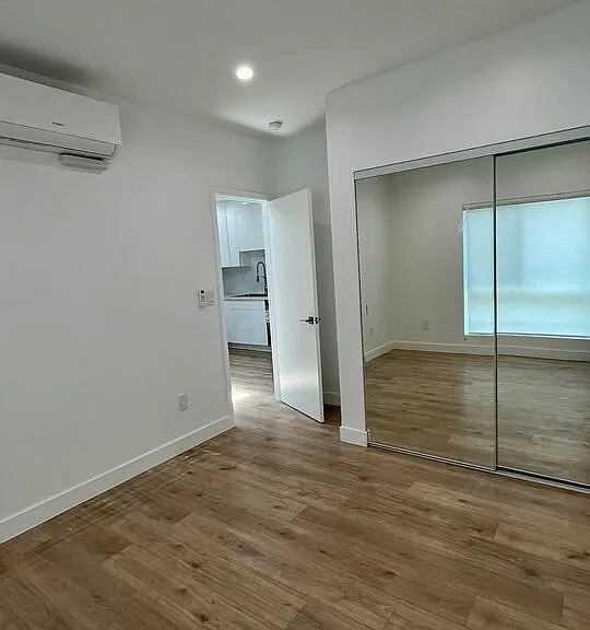 233 N Berendo St #5 — Photo 4