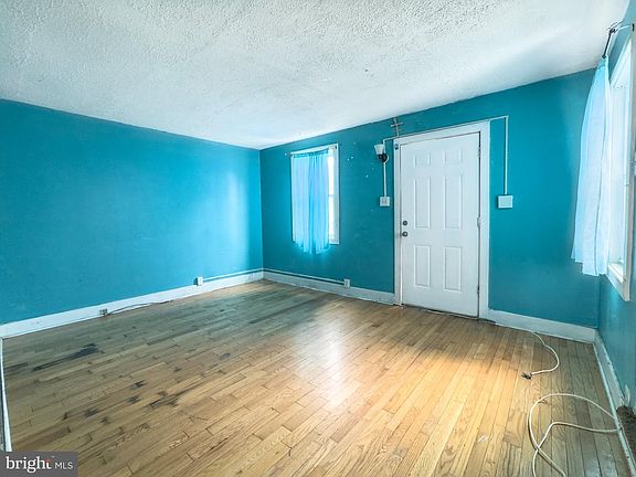 5th image of 3110 W Court Ave