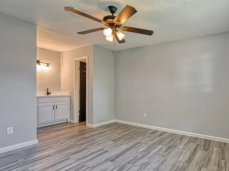 8623 Valley Forest Dr — Photo 25