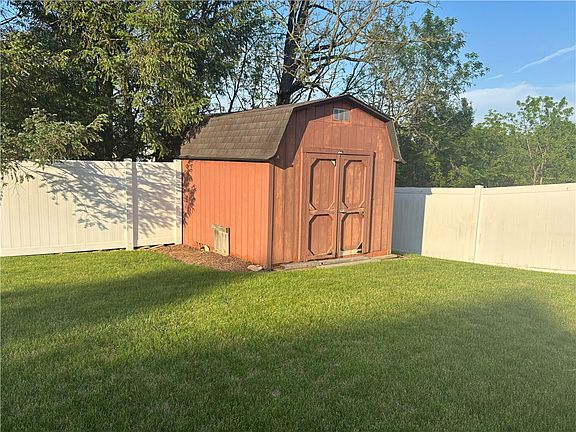 4th image of 111 Janyce Dr
