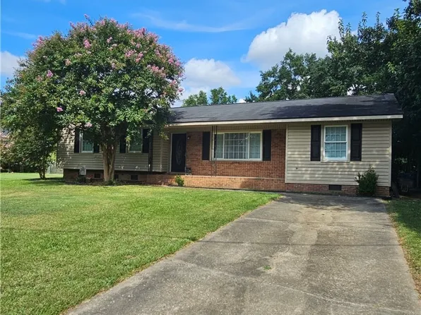 5406 Cassidy Ct, Fayetteville, NC 28303