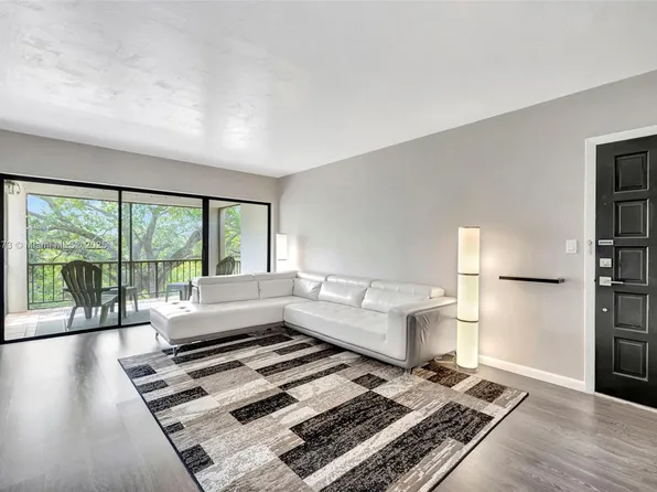 6010 S Falls Circle Dr APT 419, Lauderhill, FL 33319