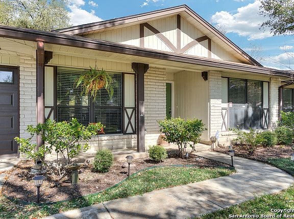 3rd image of 5435 Gary Cooper St