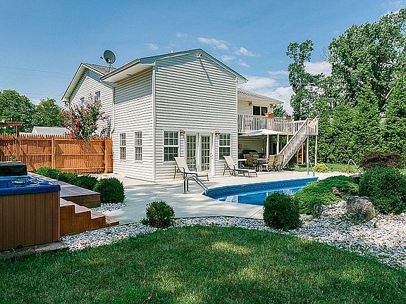 5th image of 2533 Bartholomew Dr