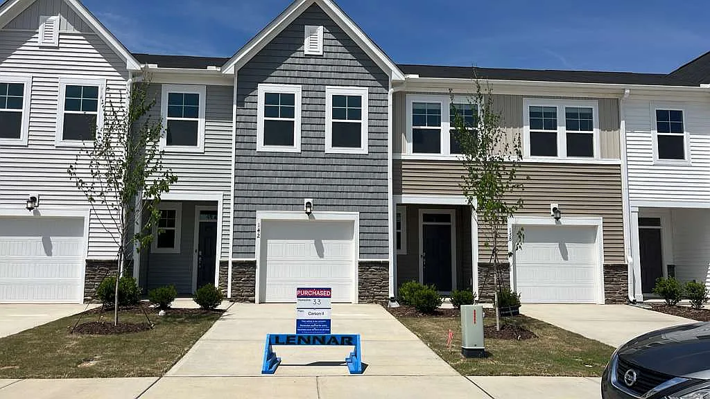 Building Photo - 142 Blossom Field Way