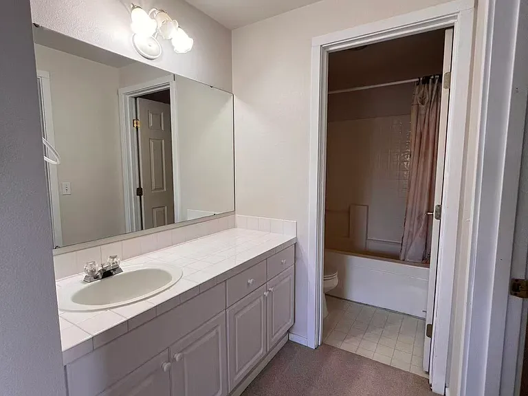 1160 Monroe Ave NE #D5 — Photo 15